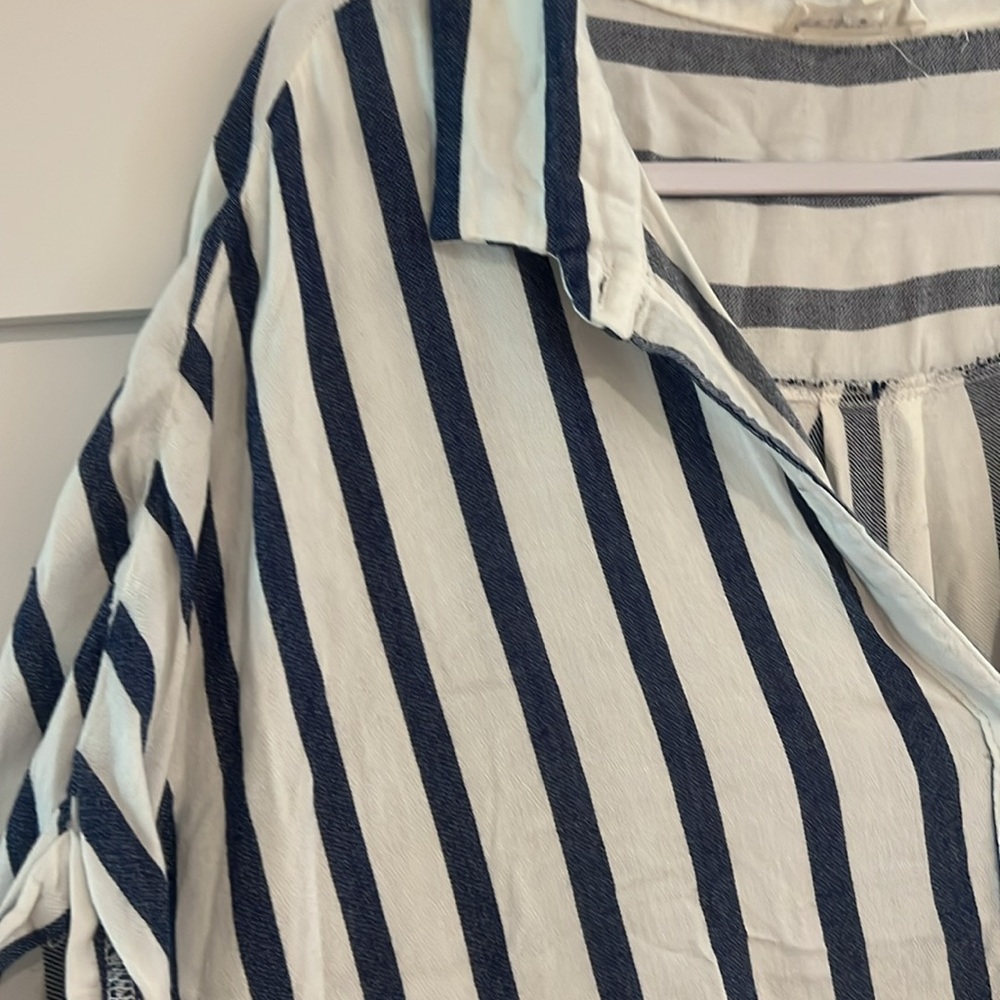 EE:Some Blue White Striped Tunic Short Sleeve Button Down Shirt Size Large EUC - Picture 3 of 5